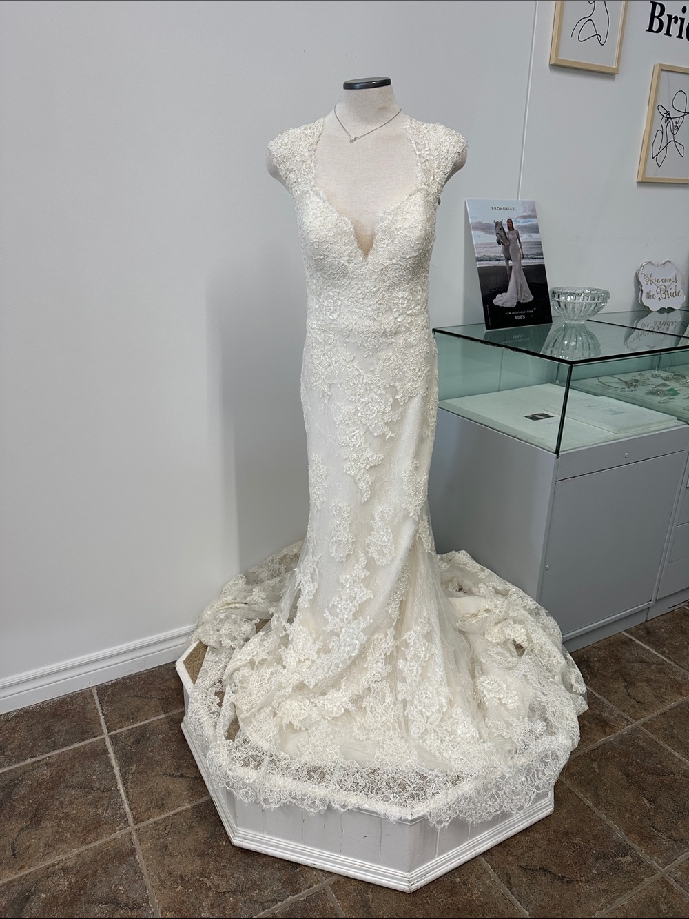 Ivory Lace Bridal Gown - Elegant Cap Sleeve Wedding Dress